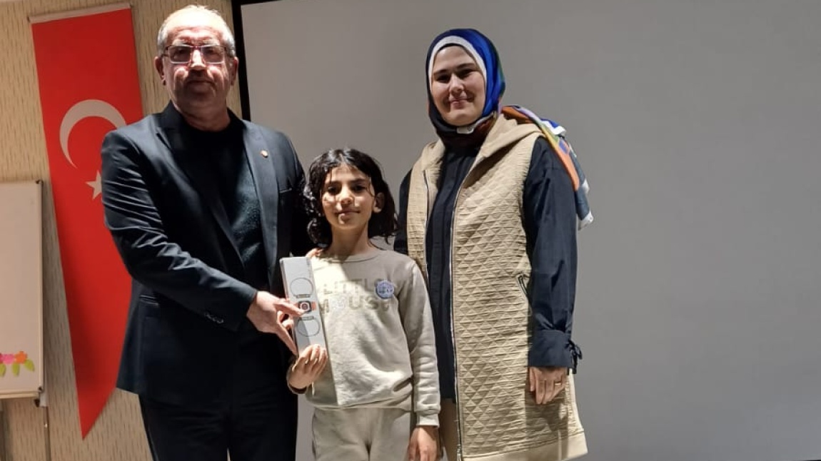 Okulumuzda İstiklal Marşı'nı Ezbere Güzel Okuma Yarışmasını Yaptık